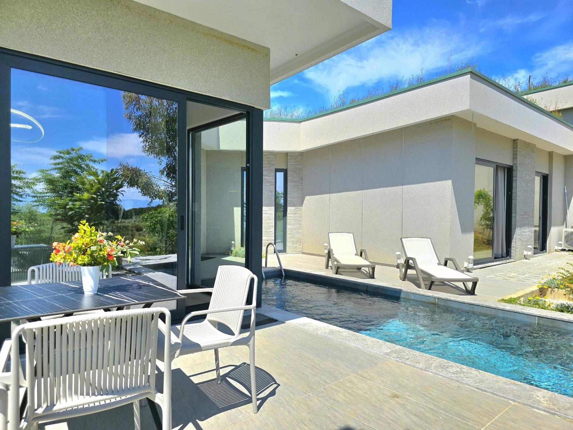 Sea View With Pool