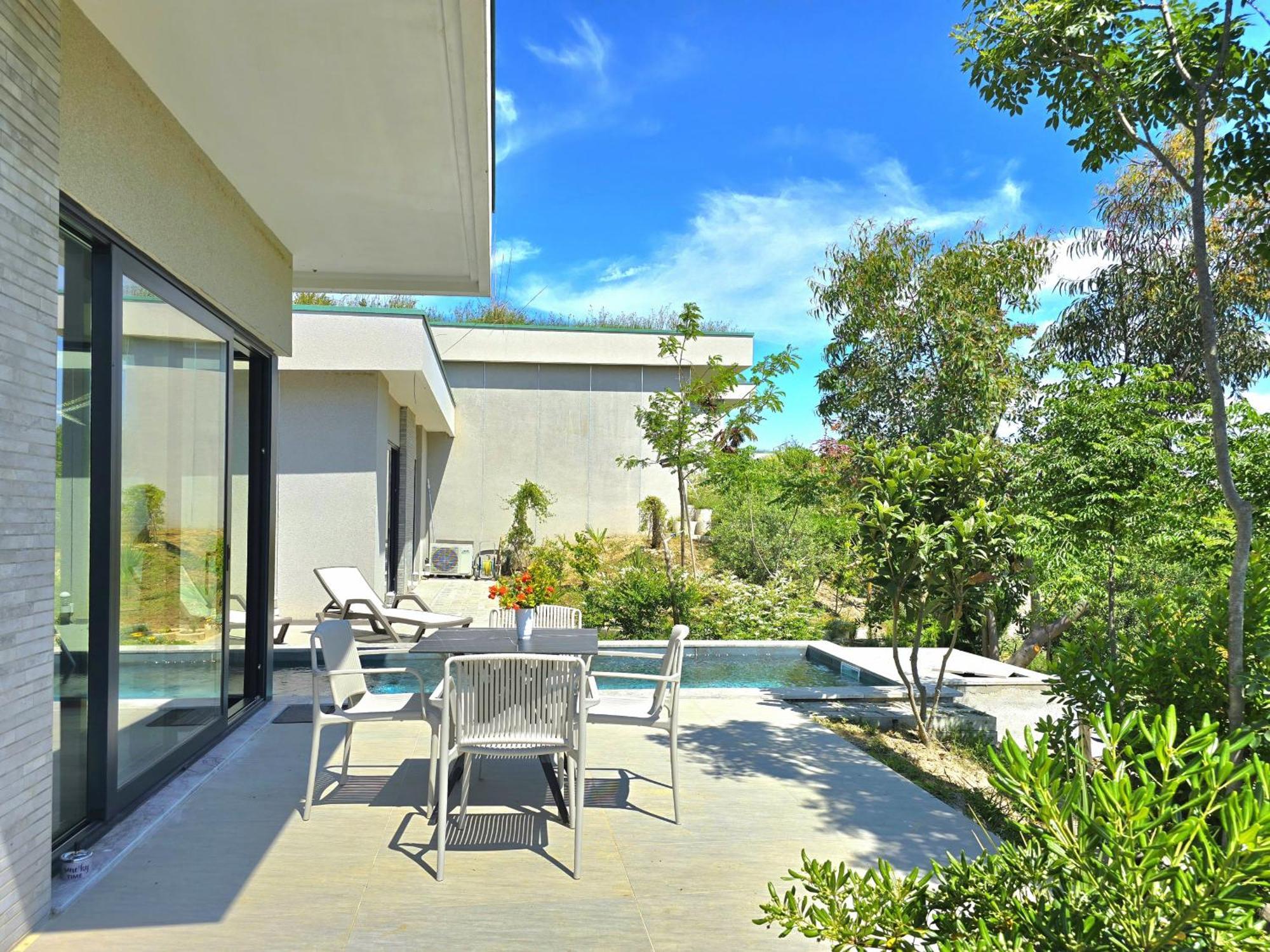 Sea View With Pool Holiday home