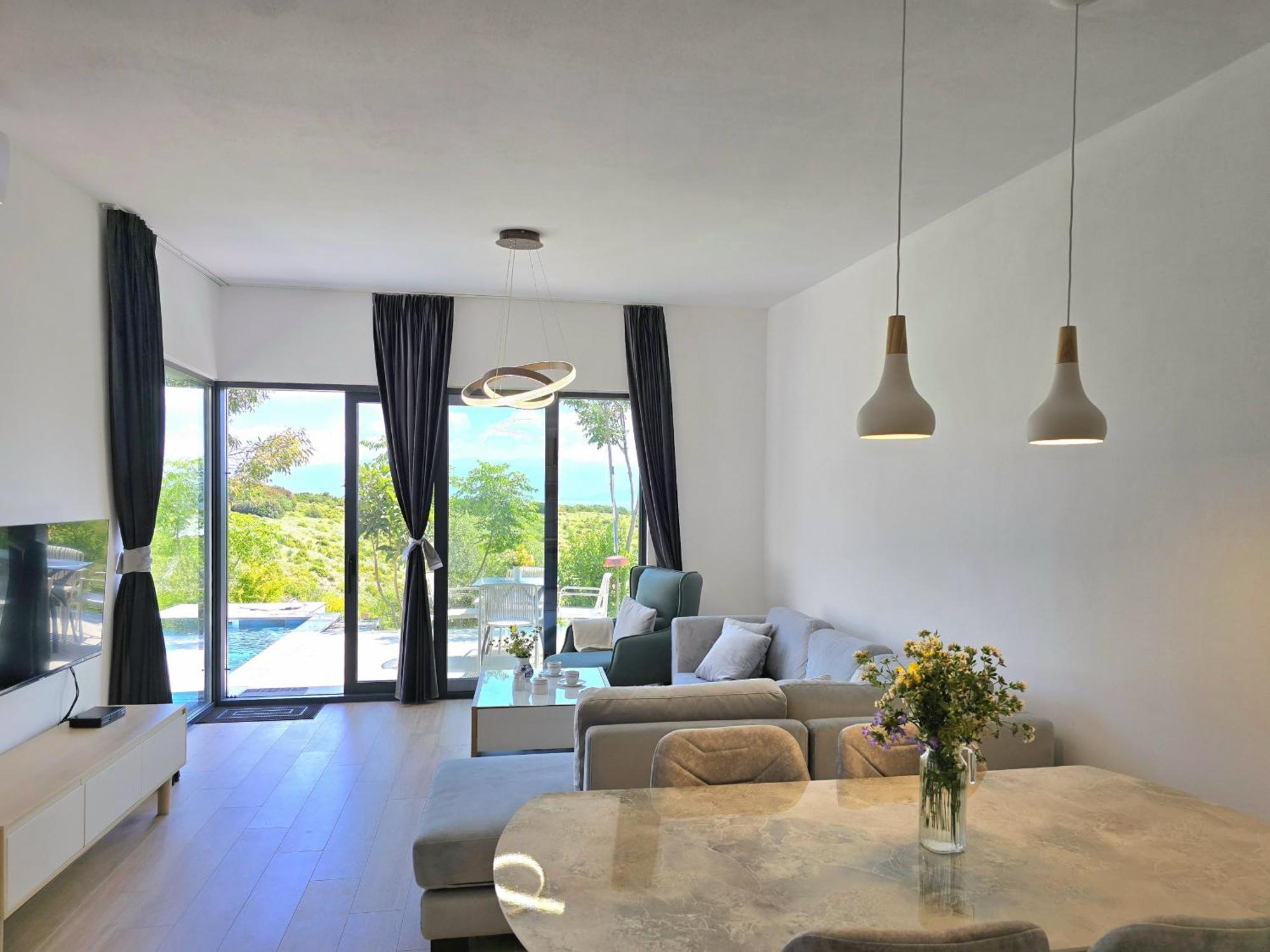 Sea View With Pool Holiday home
